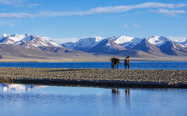 Ngỡ ngàng trước vẻ đẹp hùng vĩ của hồ thiêng Namtso trong tour Tây Tạng